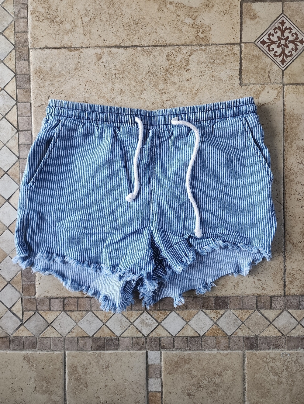 Wild Fable Casual Blue Striped Drawstring Women's Shorts